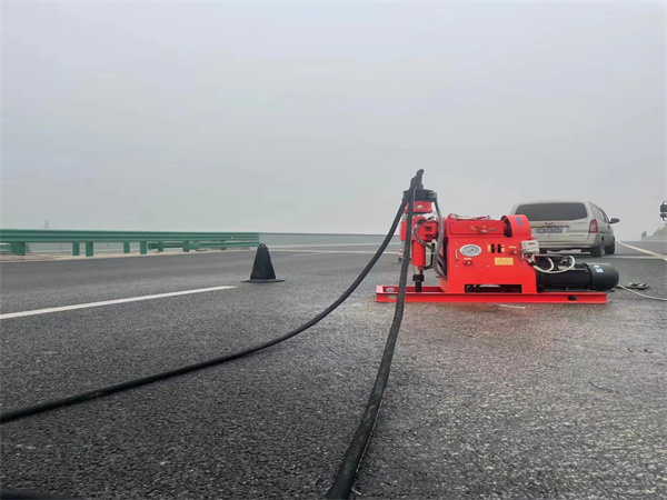 镇雄马路路基路面开裂下沉注浆加固灌浆